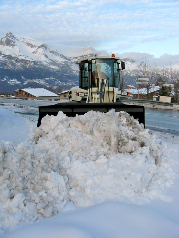 Marin déneigement à Combloux